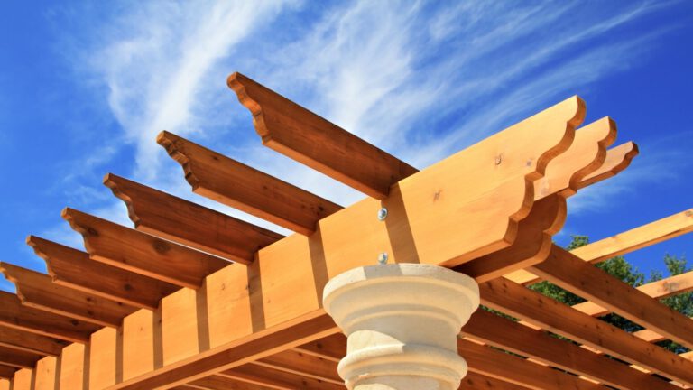 Top 5 Benefits of Hiring a Professional Pergola Builder