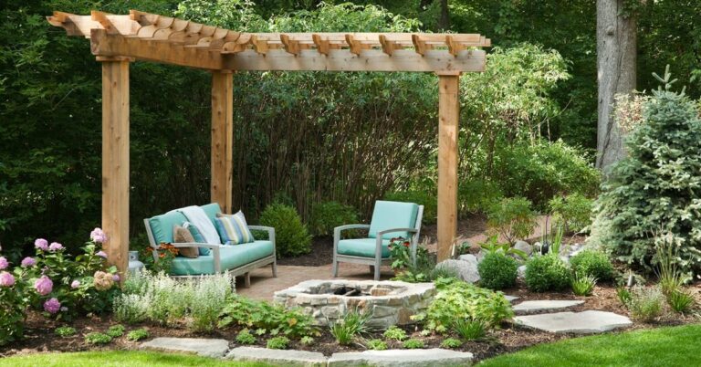 Pergolas in Illinois: Create a Backyard Oasis That You’ll Love Spending Time In